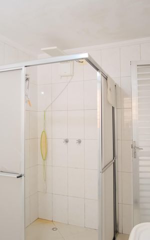 Casa à venda com 351m², 6 quartos e 2 vagasBanheiro 1