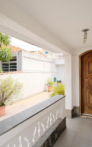 Casa à venda com 351m², 6 quartos e 2 vagasEntrada