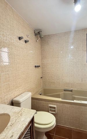 Apartamento para alugar com 161m², 3 quartos e 2 vagas Apartamento para alugar com 161m², 3 quartos e 2 vagasBanheiro da Suíte 2