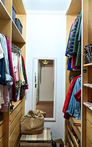 Apartamento à venda com 210m², 4 quartos e 3 vagasArmário da Suíte 1