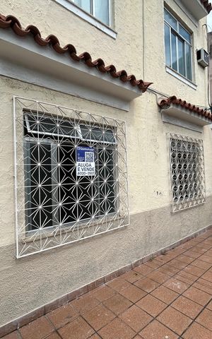Casa à venda com 90m², 2 quartos e 1 vagaFachada + plaquinha