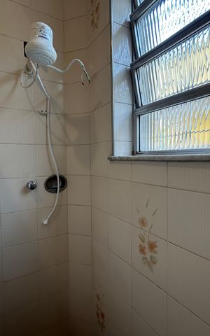 Casa à venda com 90m², 2 quartos e 1 vagaChuveiro