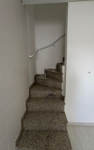 Apartamento à venda com 100m², 2 quartos e 1 vagaEscada