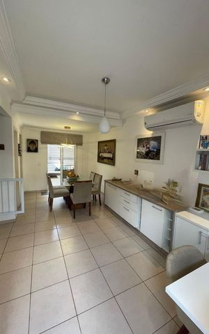 Casa de condomínio à venda com 80m², 3 quartos e 2 vagas Casa de condomínio à venda com 80m², 3 quartos e 2 vagasCozinha