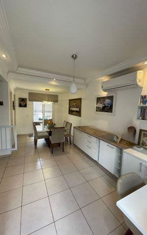 Casa de condomínio à venda com 80m², 3 quartos e 2 vagas Casa de condomínio à venda com 80m², 3 quartos e 2 vagasCozinha