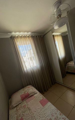 Casa de condomínio à venda com 80m², 3 quartos e 2 vagas Casa de condomínio à venda com 80m², 3 quartos e 2 vagasQuarto