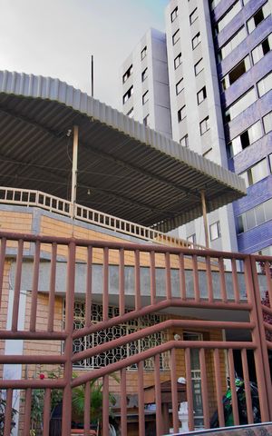 Casa para alugar com 568m², 8 quartos e 6 vagas Casa para alugar com 568m², 8 quartos e 6 vagasFachada da Casa