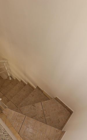 Apartamento à venda com 78m², 2 quartos e 1 vagaEscada
