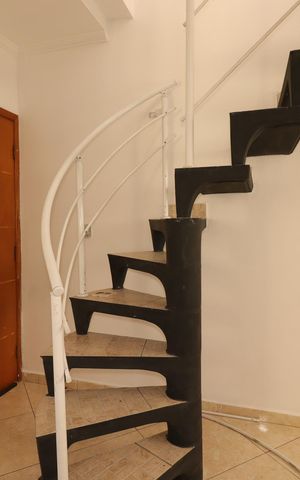 Apartamento à venda com 78m², 2 quartos e 1 vagaEscada
