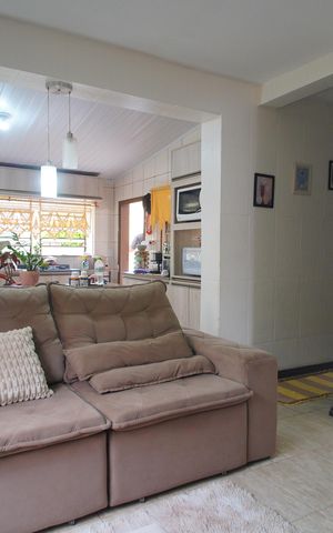 Casa à venda com 250m², 3 quartos e 2 vagasSala