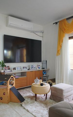 Casa à venda com 250m², 3 quartos e 2 vagasSala