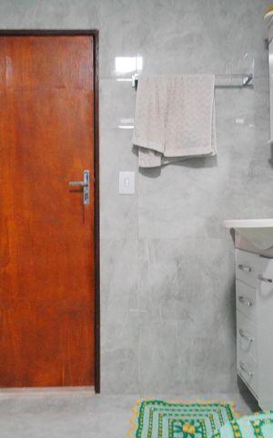 Casa à venda com 250m², 3 quartos e 2 vagasBanheiro 