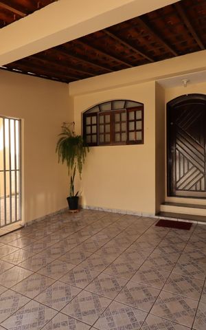 Casa à venda com 151m², 2 quartos e 2 vagasGaragem