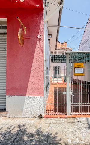 Casa à venda com 300m², 3 quartos e 2 vagasFachada + Plaquinha