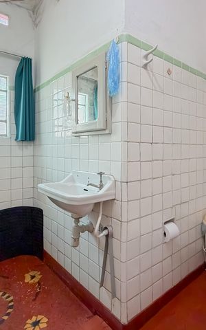 Casa à venda com 300m², 3 quartos e 2 vagasBanheiro