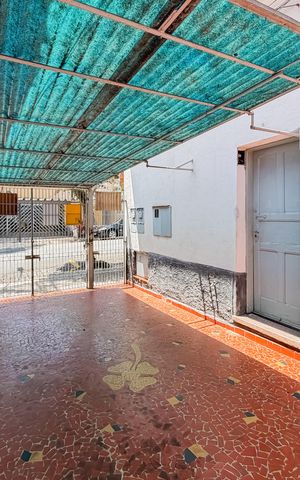 Casa à venda com 300m², 3 quartos e 2 vagasGaragem