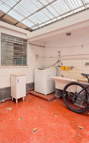 Casa à venda com 300m², 3 quartos e 2 vagasÁrea de Serviço