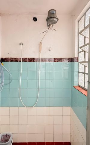 Casa à venda com 300m², 3 quartos e 2 vagasBanheiro Externo