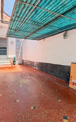 Casa à venda com 300m², 3 quartos e 2 vagasGaragem