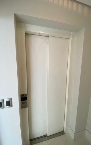 Apartamento à venda com 245m², 4 quartos e 4 vagas Apartamento à venda com 245m², 4 quartos e 4 vagasHall de entrada