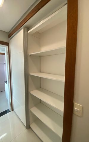 Apartamento à venda com 245m², 4 quartos e 4 vagas Apartamento à venda com 245m², 4 quartos e 4 vagasArmário