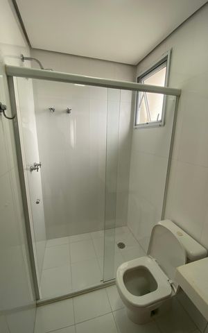 Apartamento à venda com 245m², 4 quartos e 4 vagas Apartamento à venda com 245m², 4 quartos e 4 vagasBanheiro 1 da Suíte 1