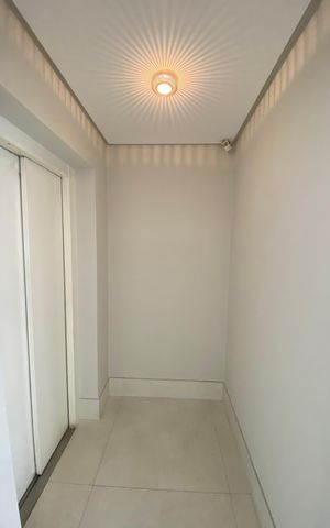 Apartamento à venda com 245m², 4 quartos e 4 vagas Apartamento à venda com 245m², 4 quartos e 4 vagasHall de entrada