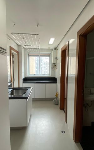 Apartamento à venda com 245m², 4 quartos e 4 vagas Apartamento à venda com 245m², 4 quartos e 4 vagasÁrea de Serviço