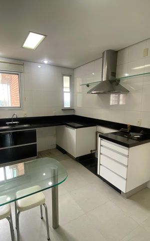 Apartamento à venda com 245m², 4 quartos e 4 vagas Apartamento à venda com 245m², 4 quartos e 4 vagasCozinha
