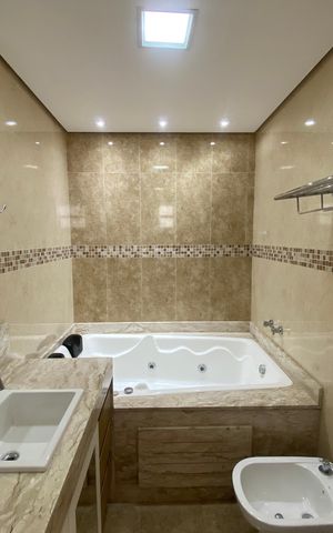 Apartamento à venda com 245m², 4 quartos e 4 vagas Apartamento à venda com 245m², 4 quartos e 4 vagasBanheiro da suíte 2