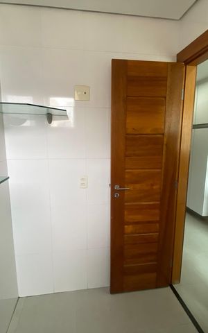Apartamento à venda com 245m², 4 quartos e 4 vagas Apartamento à venda com 245m², 4 quartos e 4 vagasQuarto de Serviço