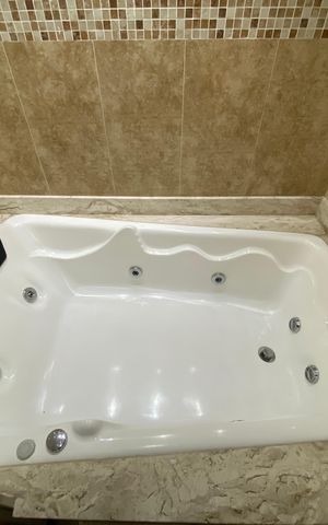 Apartamento à venda com 245m², 4 quartos e 4 vagas Apartamento à venda com 245m², 4 quartos e 4 vagasBanheira da suíte 2
