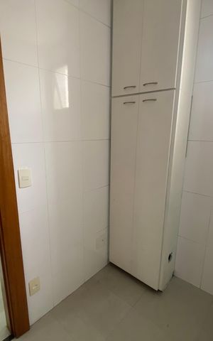 Apartamento à venda com 245m², 4 quartos e 4 vagas Apartamento à venda com 245m², 4 quartos e 4 vagasQuarto de Serviço