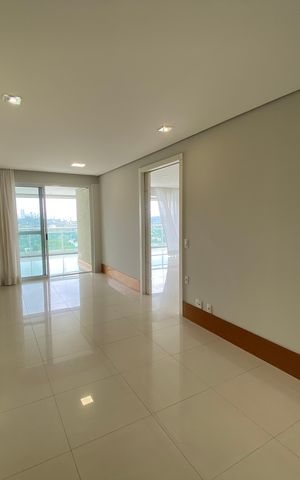 Apartamento à venda com 245m², 4 quartos e 4 vagas Apartamento à venda com 245m², 4 quartos e 4 vagasSala 2