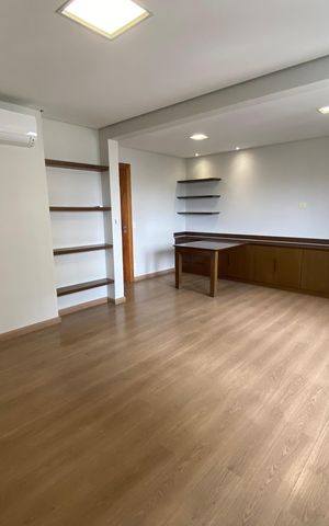 Apartamento à venda com 245m², 4 quartos e 4 vagas Apartamento à venda com 245m², 4 quartos e 4 vagasSuíte 1