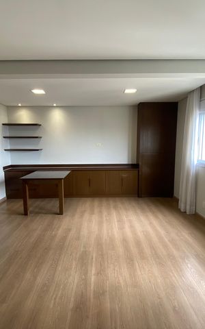 Apartamento à venda com 245m², 4 quartos e 4 vagas Apartamento à venda com 245m², 4 quartos e 4 vagasSuíte 1