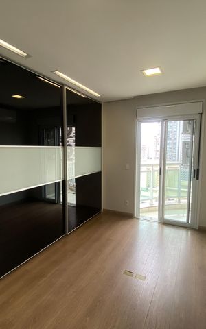 Apartamento à venda com 245m², 4 quartos e 4 vagas Apartamento à venda com 245m², 4 quartos e 4 vagasQuarto 1