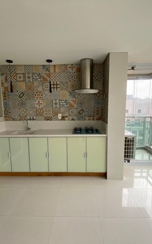 Apartamento à venda com 245m², 4 quartos e 4 vagas Apartamento à venda com 245m², 4 quartos e 4 vagasVaranda gourmet