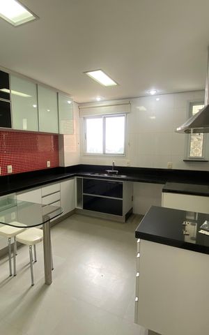 Apartamento à venda com 245m², 4 quartos e 4 vagas Apartamento à venda com 245m², 4 quartos e 4 vagasCozinha