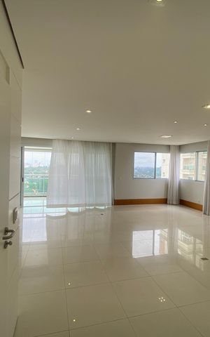 Apartamento à venda com 245m², 4 quartos e 4 vagas Apartamento à venda com 245m², 4 quartos e 4 vagasSala
