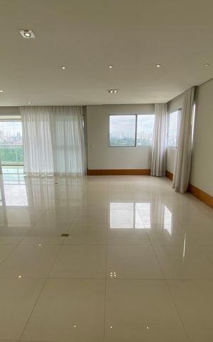 Apartamento à venda com 245m², 4 quartos e 4 vagas Apartamento à venda com 245m², 4 quartos e 4 vagasSala