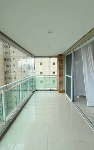Apartamento à venda com 245m², 4 quartos e 4 vagas Apartamento à venda com 245m², 4 quartos e 4 vagasVaranda gourmet