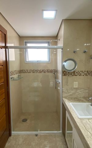 Apartamento à venda com 245m², 4 quartos e 4 vagas Apartamento à venda com 245m², 4 quartos e 4 vagasBanheiro da suíte 2