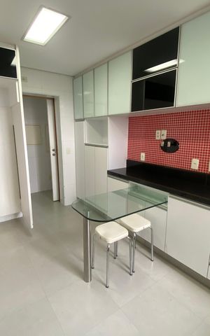 Apartamento à venda com 245m², 4 quartos e 4 vagas Apartamento à venda com 245m², 4 quartos e 4 vagasCozinha