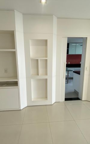 Apartamento à venda com 245m², 4 quartos e 4 vagas Apartamento à venda com 245m², 4 quartos e 4 vagasSala 2