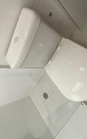 Apartamento à venda com 245m², 4 quartos e 4 vagas Apartamento à venda com 245m², 4 quartos e 4 vagasBanheiro 1 da Suíte 1