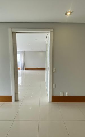 Apartamento à venda com 245m², 4 quartos e 4 vagas Apartamento à venda com 245m², 4 quartos e 4 vagasSala 2