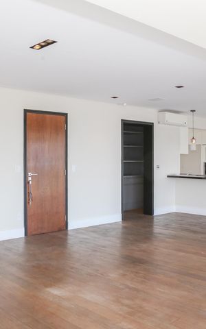 Apartamento à venda com 175m², 3 quartos e 4 vagas Apartamento à venda com 175m², 3 quartos e 4 vagasSala e Sacada