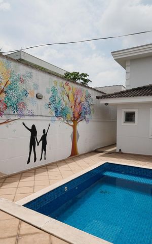 Casa à venda com 240m², 4 quartos e 4 vagas Casa à venda com 240m², 4 quartos e 4 vagasPiscina