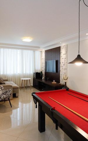 Casa à venda com 240m², 4 quartos e 4 vagas Casa à venda com 240m², 4 quartos e 4 vagasSala